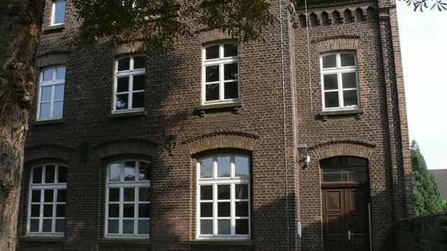 In der 2. Staffel wird die "Alte Schule" Noithausen zur Polizeiwache.