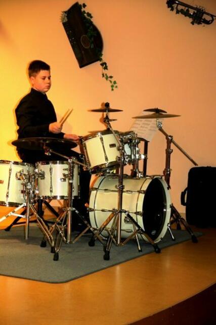 Tizian Warisch ließ auf seinem Drumset die "Funken" fliegen.