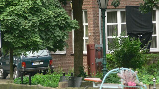 Markus sein Lada Niva parkt vor dem Höllentor.  (Dreharbeiten in Zons /Sommer 2017)