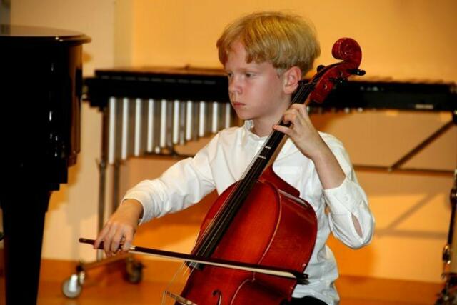Marius Vogler spielte eine Tarantella auf seinem Cello.