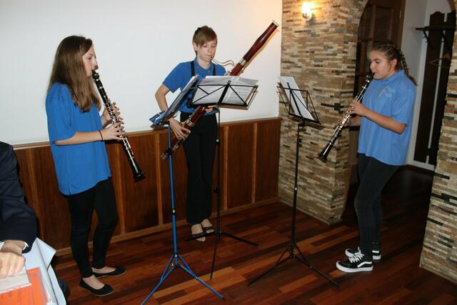 Das Ensemble "Mozartino" mit v. l. Anna Pfeifelmann, Anna-Maria Hof und Viktoria Krebs umrahmte die Feierstunde mit gelungen Musikbeiträgen.