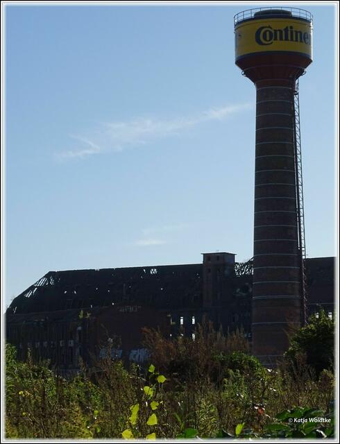 Conti-Turm mit alten Werksgebäuden (Foto: Katja Woidtke) So sah der Turm vor der Sanierung aus: https://www.myheimat.de/hannover-ahlem/kultur/quer-durch-hannover-conti-turm-in-limmer-d2761229.html