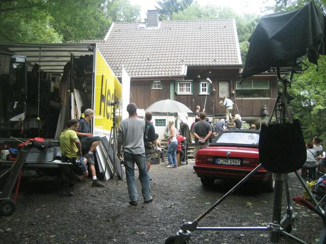 Dreharbeiten am Forsthaus (Folge "Und ewig singt das Blaukehlchen) | Foto: Jörg  u Sarah Maria Vierlinger