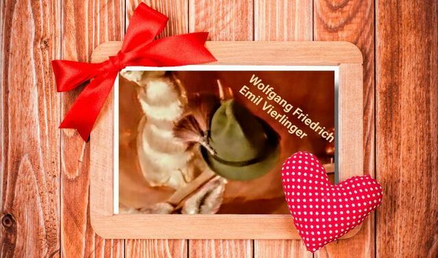 Wolltet ihr schon immer wissen wer der Förster im Intro ist? Er war der ehemalige Besitzer des Forsthauses. Sein Hut bleibt....Er ist mittlerweile leider verstorben, doch nicht für uns, den Fans der Serie. Unvergessen seine Rolle in "Ausgerechnet Eifel!" Wolfgang Friedrich Emil Vierlinger hat seine Rolle gut gespielt. Danke dafür!