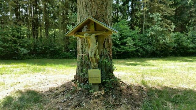 Das Grabkreuz des Erbauers | Foto: van Langen PicsArt