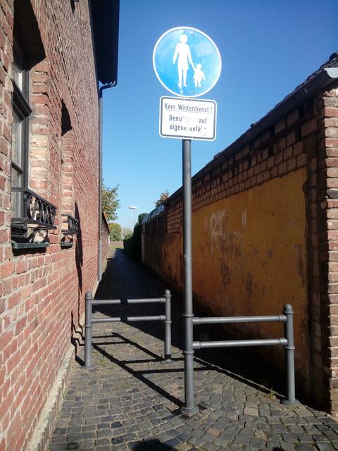 In einer Szene sieht man hier Markus und Julia, wie sie sich vor Erwin verstecken.   (Drehort: Langel)