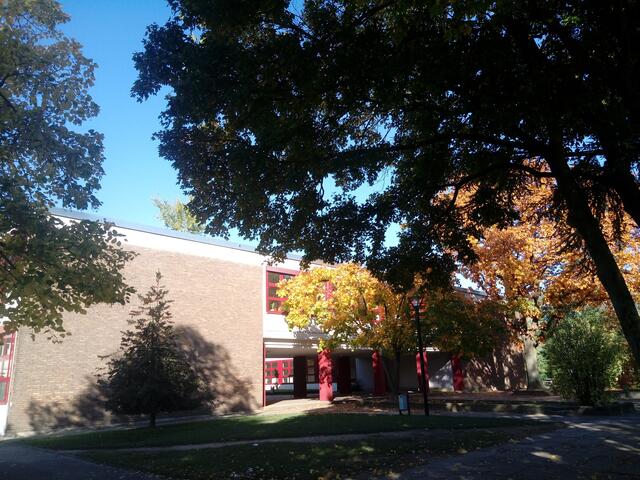 Schulkomplex Dormagen , hier fanden die Dreharbeiten für die Schulszenen statt.