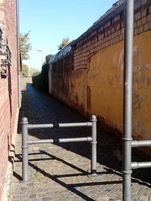 In einer Szene sieht man hier Markus und Julia, wie sie sich vor Erwin verstecken.   (Drehort: Langel)