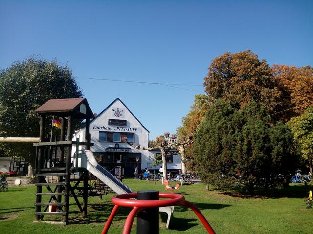 Das Fährhaus Pitt Jupp in Stürzelberg, die Location für das Höllentor aus Staffel 1.