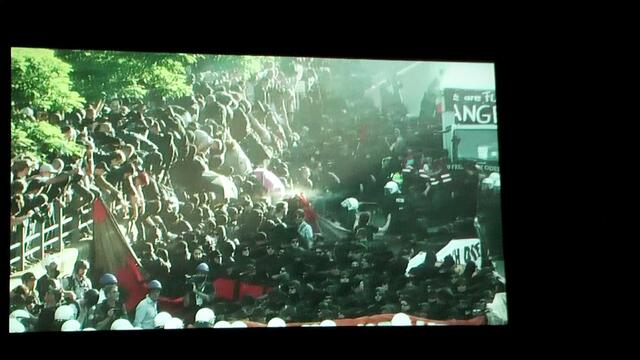 RASMUS GERLACH beleuchtet in seinem Film "Der Gipfel - Peforming G20" ein breites Spektrum auch an friedlichen Protesten in der Stadt, blendet die unschönen Szenen aber auch nicht aus - sie sind Teil der Geschichte und gehören mit dazu.