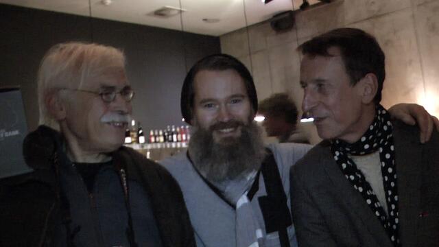 Selten habe ich so viele nette Menschen an nur einem Abend kennengelernt. Es war ein ganz wunderbarers Zusammentreffen. Danke Freunde!