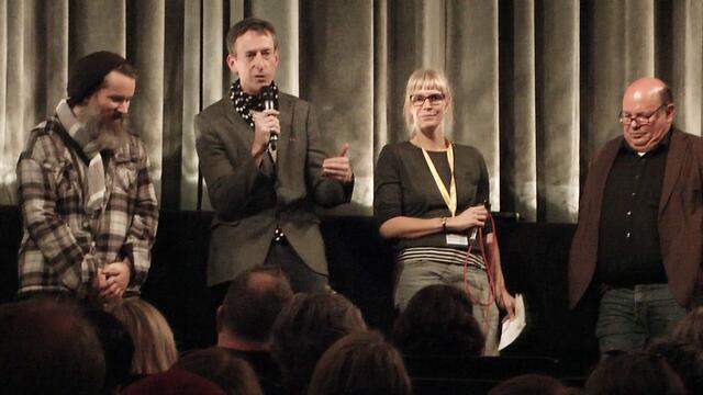 Diskussionsrunde: Nach dem Film hatte das Publikum Gelegenheit Fragen zu stellen ... 
(Foto: Max Bryan Diary / R. Merkle)