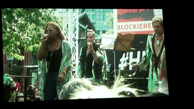 Die Goldenen Zitronen sind auch mit drin ...