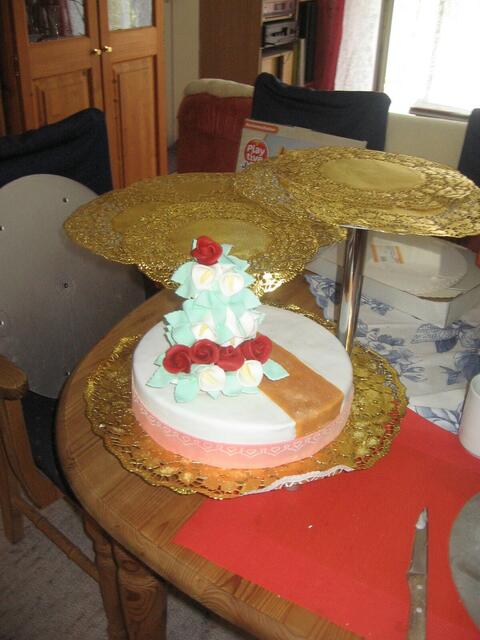 Prinzregenten-Torte mal nicht mit Kuvertüre überzogen, sondern mit Fondant