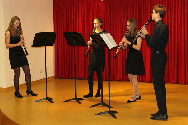Das Klarinettenquartett unter der Leitung von Musiklehrerin Heike Mayr-Hof erhielt für seinen Vortrag 96 Punkte. (v. l.) Andrea Baumann, Theresa Dietrich, Ann-Kathrin Senger und Georg Mathias.