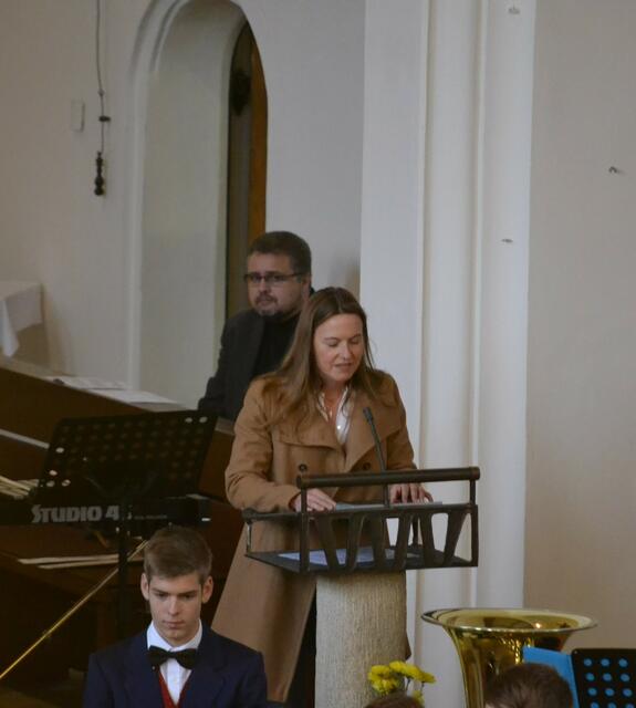 Religionspädagogin Sarah Schäfer trägt einen besinnlichen Text vor | Foto: Peter Metzger