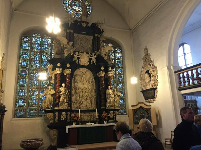 Kunsvoller Altar in St Cosmae.