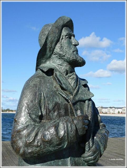 Bronzefigur des Fischers Stüben am Binnensee Heiligenhafen (Foto: Katja Woidtke)