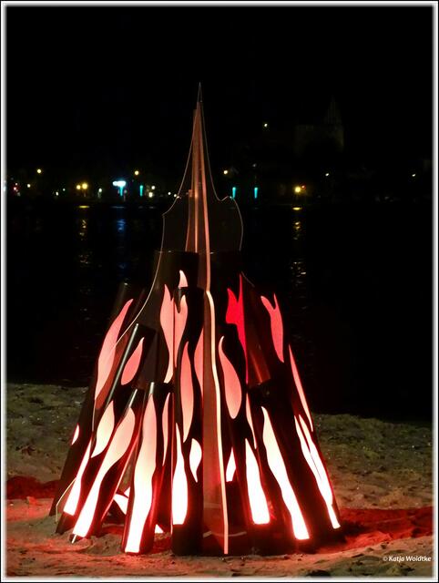"Lagerfeuer" am Binnensee in Heiligenhafen (Foto: Katja Woidtke)