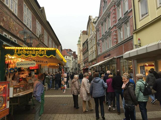 Belebte Straßen in der Altstadt.