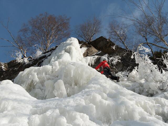 Und natürlich ist das ein wunderbares Ziel zum Eisklettern, von denen es im Harz nur wenige gibt.