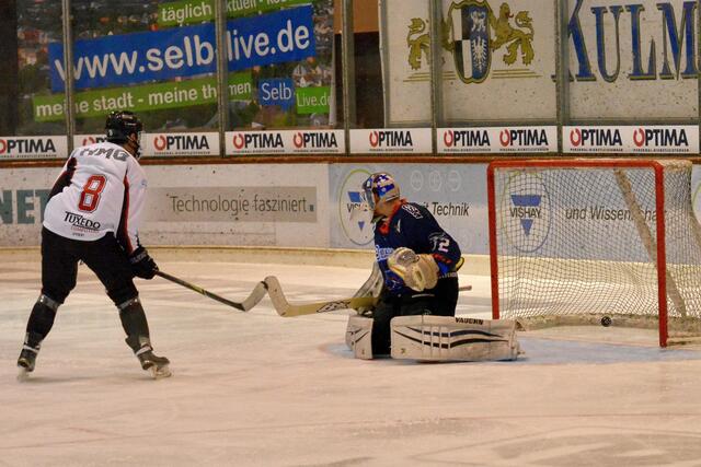 Max Arnawa schiesst zum 5:1 ein
