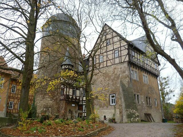 Kristall-Lauf ● Burg Großfurra in der Schloßstraße. Gaststätte und Hotelbetrieb. Hier kann man in einer phantastischen Kulisse übernachten.