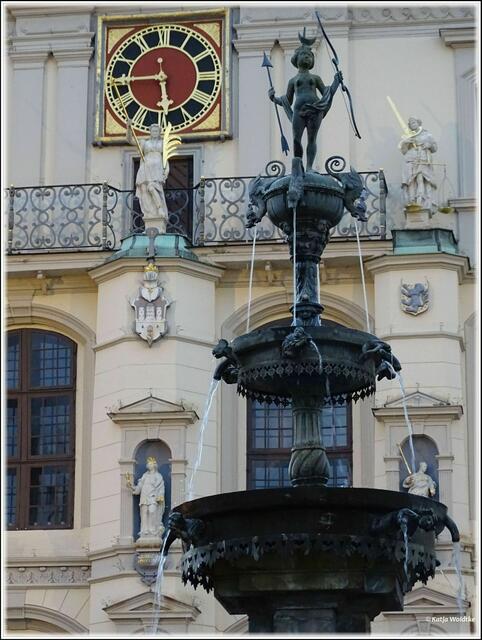 Lüneburger Marktbrunnen (Luna-Brunnen) mit Figur der römischen Mondgöttin Luna (Foto: Katja Woidtke)