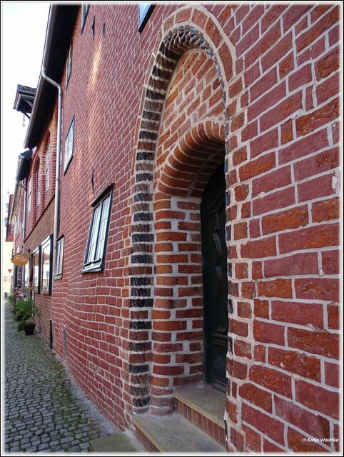 Was es mit dem "Schwangeren Haus" in Lüneburg auf sich hat, erfahrt ihr hier: https://www.myheimat.de/lueneburg/kultur/hingucker-in-lueneburg-das-schwangere-haus-d2761614.html (Foto: Katja Woidtke)