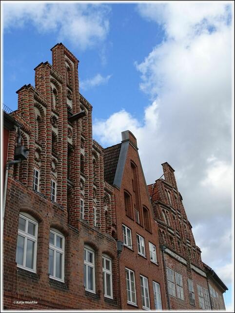 Backsteingiebel prägen der Platz Am Sande in Lüneburg (Foto: Katja Woidtke)