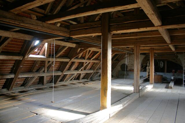 Der dringend sanierungsbedürftige Dachstuhl von St. Martin, Batzenhofen.