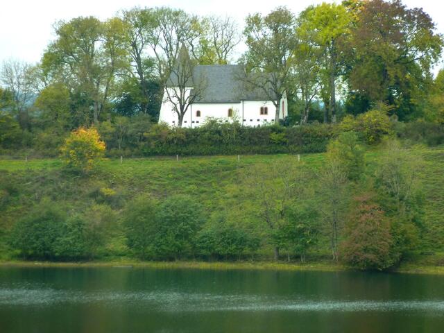 Die Kirche ohne Dorf am Weinfelder Maar