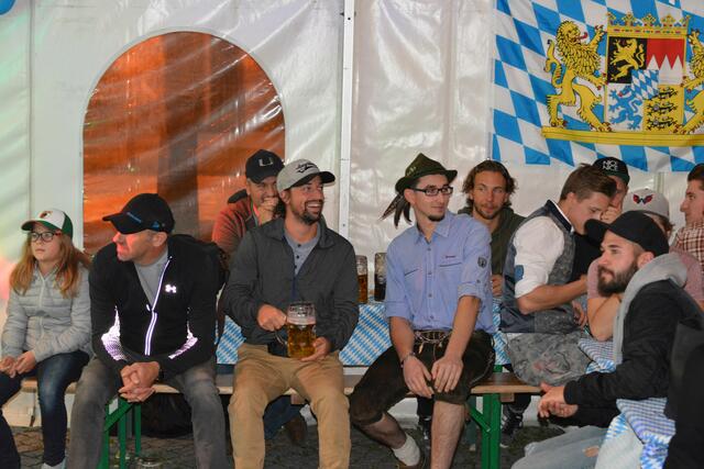 Beim Oktoberfest des EHC wurde die Saisoneröffnung gefeiert