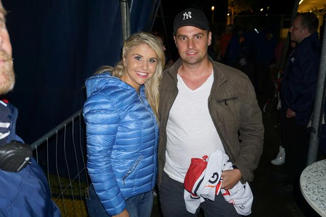 Vorstand Tim Bertele beim Königsfestival mit Schlagerstar Beatrice Egli