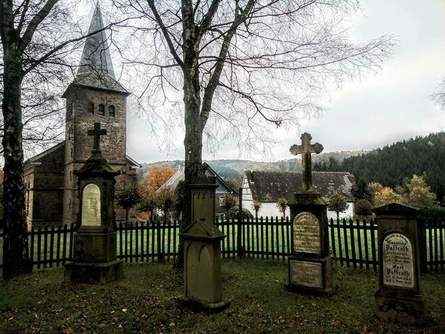 Kirche aus "Blutende Herzen" in Kürten Delling