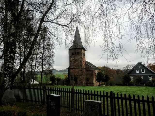 Kirche aus "Blutende Herzen" in Kürten Delling