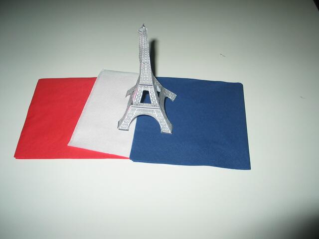 Tischdekoration beim deutsch-französischen Abend in der Mensa der Mittelschule Meitingen.