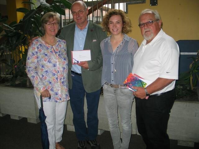 Ehrenamtlich Engagierte unterstützen Kinder mit Migrationshintergrund und auch die KInder der Asylanten an unserer Mittelschule in Meitingen.