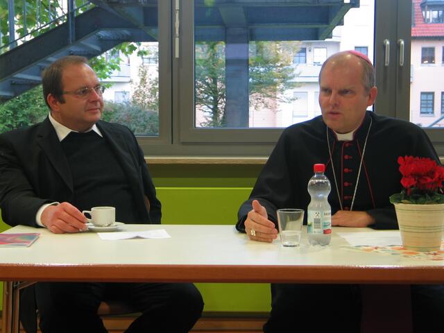 Im Oktober besuchte uns Weihbischof Florian Wörner zusammen mit Pfarrer Gerhard Krammer im Rahmen der Pastoralvisitation in Meitingen.