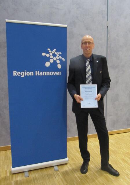 Thorsten mit Urkunde