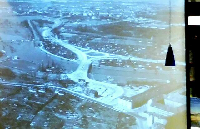 Gebiet um "Schwanenburg" mit Westschnellweg. Die Aufnahme entstand in der Umbauphase, nach 1960.