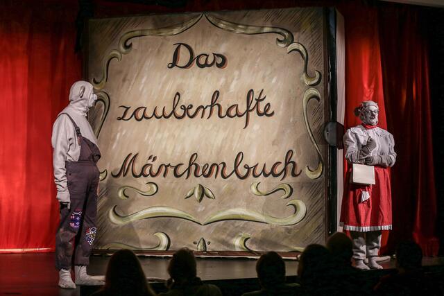 Dort findet ihr die ganze Geschichte
