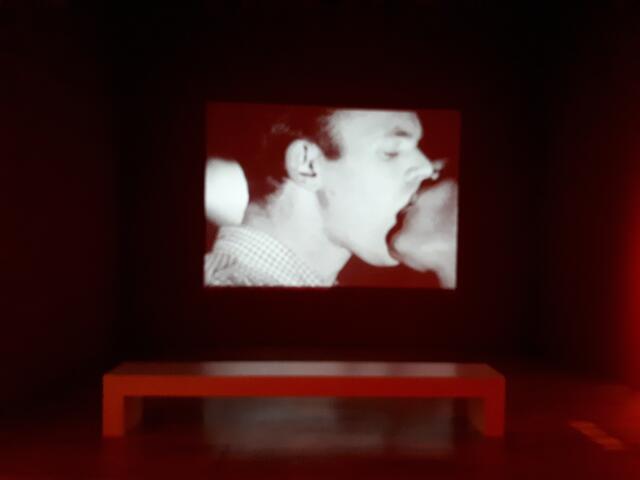 Andy Warhol - der Film Kiss - Never Ending Stories im Kunstmuseum Wolfsburg