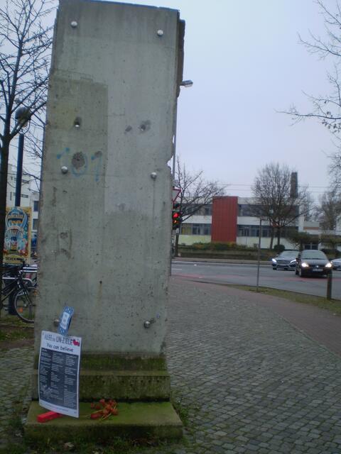 2. Dezember 2017, erstes Berliner Mauer-Denkmal in Bremen-Vahr