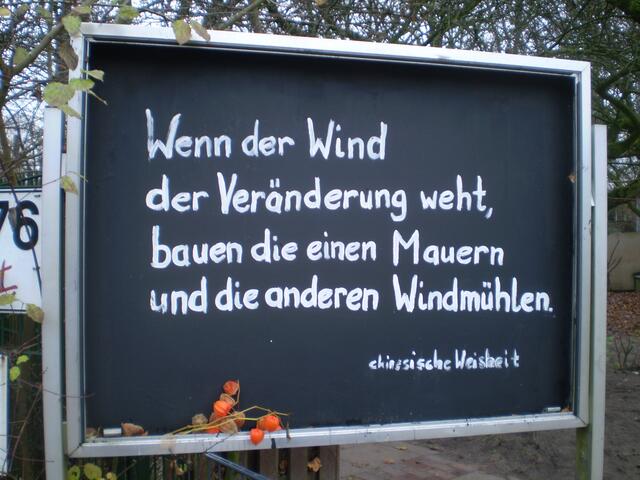 2. Dezember 2017: "Wenn der Wind der Veränderung weht, bauen die einen Mauern und die anderen Windmühlen." (Bremer Schultafel)