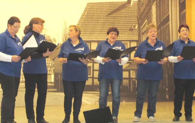 Von 14.30 Uhr bis 17.30  Uhr sah man auf der Bühne des Bürgerhauses Musik und Tanzdarbietungen von verschiedenen Gruppen.