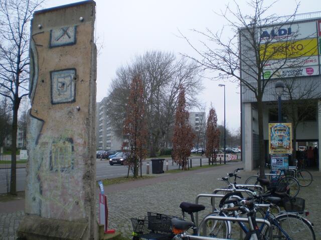 2. Dezember 2017: Blick auf den ersten Berliner Mauerrest in Bremen-Vahr