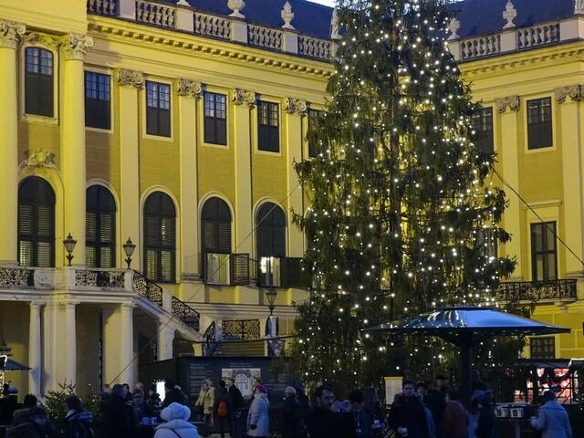 "Kultur- und Weihnachtsmarkt Schloss Schönbrunn" in Wien