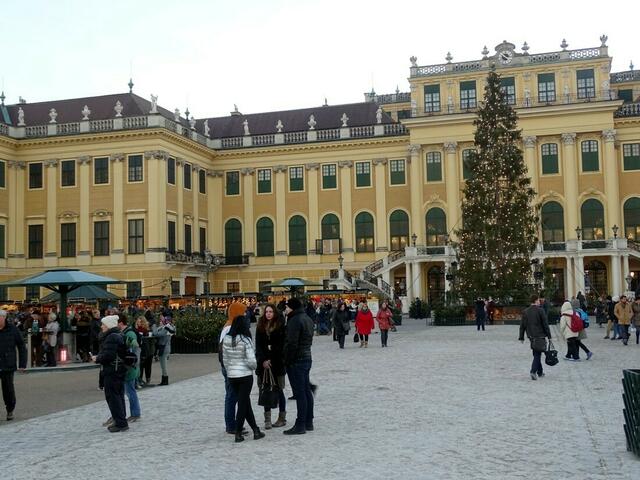 "Kultur- und Weihnachtsmarkt Schloss Schönbrunn" in Wien