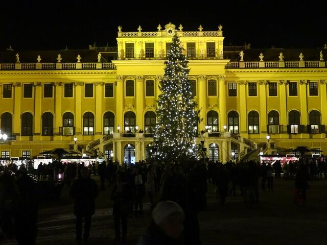 "Kultur- und Weihnachtsmarkt Schloss Schönbrunn" in Wien